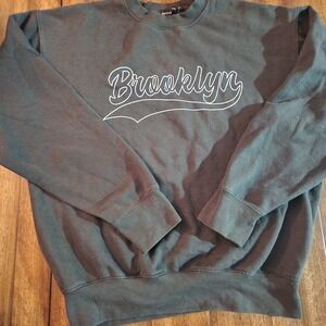 PRETTYLITTLETHING Brooklyn Graphic Sweatshirt Olive Green Size‎ M